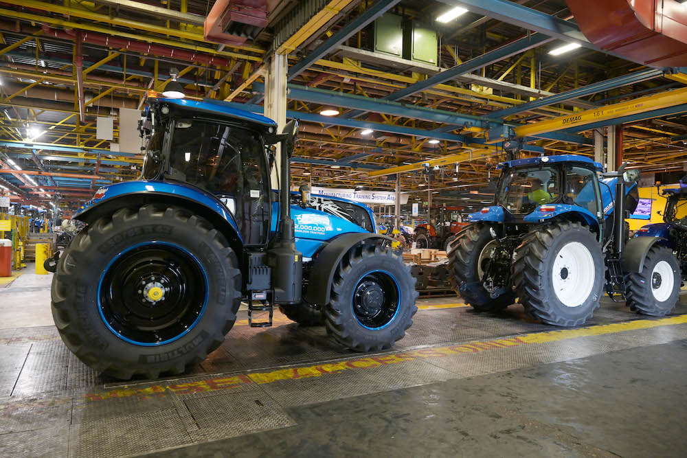 New Holland - il trattore numero due milioni prodotto nello stabilimento di Basildon