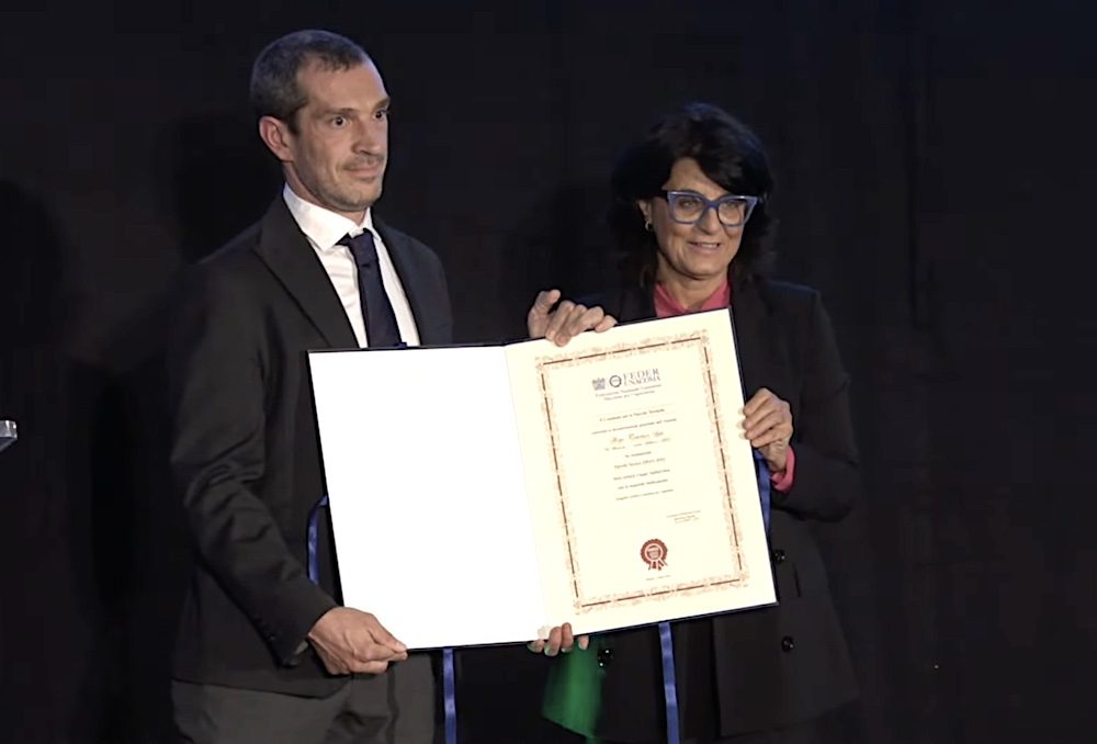 Il ritiro del premio da parte di Claudio Corsini, responsabile del Dipartimento Progettazione Elettronica di Argo Tractors