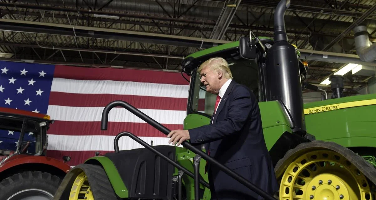 John Deere: da Trump la minaccia di dazi del 200% se  verrà spostata parte della produzione in Messico